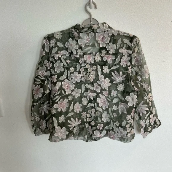 Bamboo Traders Women’s Long Sleeve Sheer Jacket/Top
Size XL - Picture 2 of 5